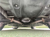 納車前にお車を持ち上げて入念に点検いたします。