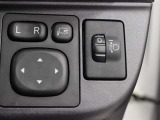 人や荷物を満載しても、対向車や先行車に迷惑をかけない、室内からヘッドライトの光軸を調整できます。