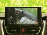停車中に映像やテレビを楽しめる画面を備え、待ち時間も車内で過ごしやすくなります。見やすい位置に配置され、表示内容を確認しやすいのも日常でうれしいポイントです。