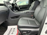 助手席にもパワーシート搭載。微妙な調整が手軽にでき、最適なポジションで乗車することが可能です。