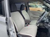 運転席は座り心地が良く快適にドライブをしていただけます。