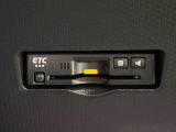 ETCカードを挿入することで高速道路をキャッシュレスで通行。ETCスマートインターチェンジやETC専用インターチェンジが利用できたり、とても便利なアイテムです!保証は修理保証のみとなります。