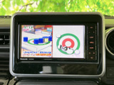 テレビ番組を画面で視聴でき、停車中の待ち時間も車内で過ごしやすくなります。映像と音声を楽しめる装備で、画面脇のボタンから関連するメニューも確認しやすい配置です。