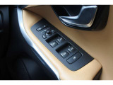 安全性を重視するVOLVOなら、パワーウインドースイッチも、直視せずに感覚で操作が可能です。