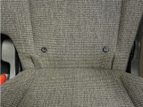 ◆ISOFIX◆シートベルトいらずでチャイルドシートと固定金具を連結するだけでガッチリ固定できます。