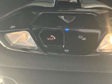 【SOSコール】車両の通信システムにより、SOSコールを発信することが可能です。また、エアバックの開くような大きな事故の場合は自動で通信を開始します。もしもの時にも安心です。