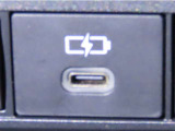 充電用USB端子を装備しております。