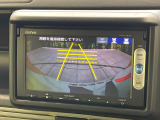 【バックカメラ】駐車時に後方がリアルタイム映像で確認できます。大型商業施設や立体駐車場での駐車時や、夜間のバック時に大活躍!運転スキルに関わらず、今や必須となった装備のひとつです!