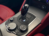 八光AUTO MOTIVEの強みはサポート力です。これまで培ってきた経験と技術力、スピードを生かして、お客様ひとりひとりを八光AUTO MOTIVE全店でサポートさせて頂きます。