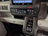 運転席センターに集約され操作性、デザイン性もスタイリッシュになっています。