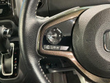 ステアリングにオーディオ操作スイッチが付いています。オーディオ画面に直接タッチしなくても操作が出来ますので、運転に集中できます。