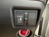 便利な左側電動スライドドアを装備。スマートキーのリモコンや運転席側のスイッチ操作でも開閉ができ、安全で簡単です。