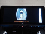 パノラミックビューモニター付きです。車両を上から見たような映像をディスプレイオーディオ画面に表示。運転席からの目視だけでは見にくい、車両周辺の状況をリアルタイムでしっかり確認できます。