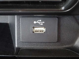 【USB電源ソケット】走行中にスマホやタブレットなどを充電することができて便利です♪