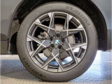 【BMWアロイホイル】軽量かつ強度に拘ったアロイホイル。走行性能ポテンシャルを引き出す設計。車の足元を引き締めてくれる大きなポイントはアロイホイルです。
