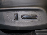 【パワーシート】メモリー機能付きパワーシート装備車です。電動でシートが動きます、高級感がありとても便利な機能です!