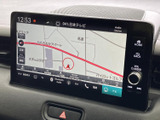 周辺道路や施設名を地図上で確認でき、目的地までの道順を把握する際に便利です。画面下部からナビ関連の項目へ移れるため、必要な案内を選びやすい構成です。