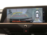 パノラミックビューモニター付きです。車両を上から見たような映像をディスプレイオーディオ画面に表示。運転席からの目視だけでは見にくい、車両周辺の状況をリアルタイムでしっかり確認できます。