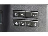 機能性溢れる運転席まわり。使いやすいスイッチ類の配置で運転中のストレスを軽減し楽しくドライブできますよ。