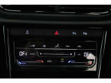 エアコンは、運転席と助手席でそれぞれお好みの温度に設定できる2ゾーンフルオートエアコンです。これからの季節はあるとうれしい機能ですね。