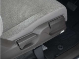 ◆シートハイトアジャスター◆運転席を上下に高さ調節ができます!運転ポジションを体格に合わせてシート調整できます。