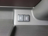 お支払い総額は岩手県内登録・店頭納車・6ヶ月または5,000キロどちらか早い方までの自社保証の場合の金額になります。ご自宅までの納車の場合、有償保証を選択される場合は別途費用が必要になります。