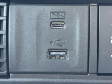 【助手席】充電用のタイプCと機器接続用のUSBジャックがございます!