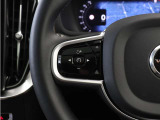 前方車を自動追従するアダプティブクルーズコントロールに加え、ステアリング操舵も行う進化型クルーズ『パイロットアシスト』を搭載。車体を車線内へと適正に維持しつつ先行車を忠実に追従します。