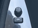 電動格納ミラーは駐車時や狭いとこなどやっぱりあると便利ですよ。