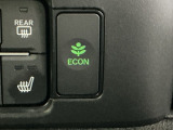 【eコンスイッチ】低燃費運転をサポートするECONモード。スイッチをONすると、エンジンやトランスミッション、A/Cなどを協調制御し、燃費の向上に貢献。エコドライブの効果を高めます。