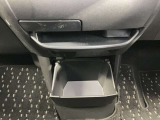 【インストセンターロアボックス】CDなどが収納できる格納式のボックス!