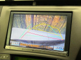 【バックカメラ】駐車時に後方がリアルタイム映像で確認できます。大型商業施設や立体駐車場での駐車時や、夜間のバック時に大活躍!運転スキルに関わらず、今や必須となった装備のひとつです!