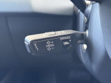 ●アダプティブクルーズコントロール『設定した速度で前方車両に追いつくと、安全な車間距離を自動で調整して前方車両を追従します。長距離ドライブでの疲労を軽減する大変重宝する機能です。』
