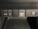 アクセサリーソケットを装備。車内アクセサリーの電源として便利です。
