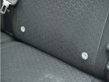 ◆ISOFIX◆シートベルトいらずでチャイルドシートと固定金具を連結するだけでガッチリ固定できます。