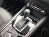 アクセルペダルを踏み込む量や速さに応じて変速パターンをし、人馬一体の運転感覚を発揮してくれる6速オートマ!