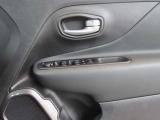 弊社では、ご納車してはじめてお客様とのお付き合いが始まるものと考えます。ご納車前の法定点検整備は最新鋭の設備を整えた併設の「Jeep認証工場」にて、正規ディーラークオリティにより実施致します。