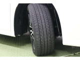 タイヤサイズ 235/50R18。
