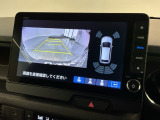 リバースギアに入れるだけで後方の表示へ切り替わります。夜間や雨の日の駐車も楽になりますよ。