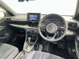 運転席まわりです。 各操作スイッチは使いやすい位置に配置されてます。