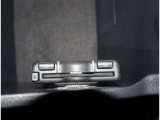 サンルーフで明るさと開放感もグーンとアップ!中古車市場では人気の装備です、捜している方も多いんですよ。