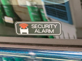品質へのこだわり!フロアマットやシートなど車内をキレイに清掃し、ニオイや汚れなどを徹底的にクリーニングしてもらっております。室内はピカピカです☆