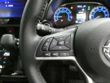 ナビの音量など車両情報を手元で操作できるハンドルスイッチ付き。