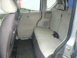 厚みのあるクッションとゆったりした座面で快適な座り心地のリアシート♪