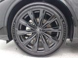 純正アルミホイールです。235/45R21