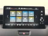 スマートフォンのような操作感の静電式タッチパネル。