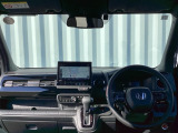 運転席周りです。カップホルダーや小物の収納などは必須ですよね!!使い勝手の良いつくりになっております!!