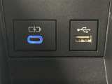 こちらのクルマはUSB接続コネクタも装備されています♪スマホの充電などにお使い下さい。ご旅行中での充電切れも、これなら心配いりませんね!