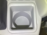「N-VAN e:」は、電気の力で広がる新しい暮らしのかたちです。アウトドアや災害時には電源としても活躍。もしもの時も、いつもの日常も、この一台がしっかり支えてくれます。
