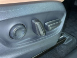 パワーシート搭載。微妙な調整が手軽にでき、ピッタリのポジションで運転することが可能です。